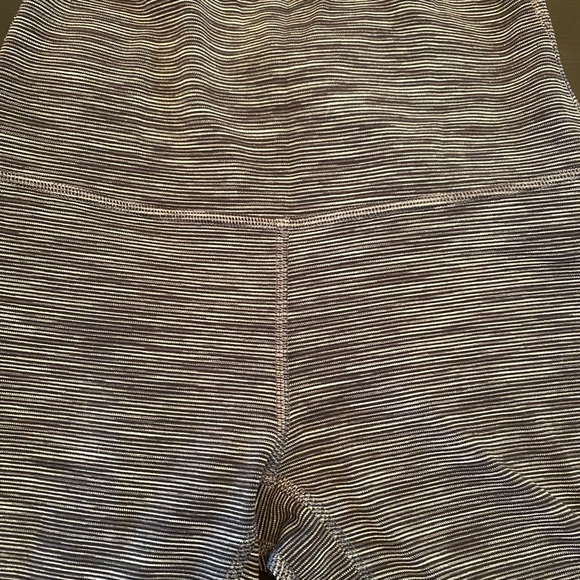 Lululemon heather-black 21” leggings - Picture 5 of 7